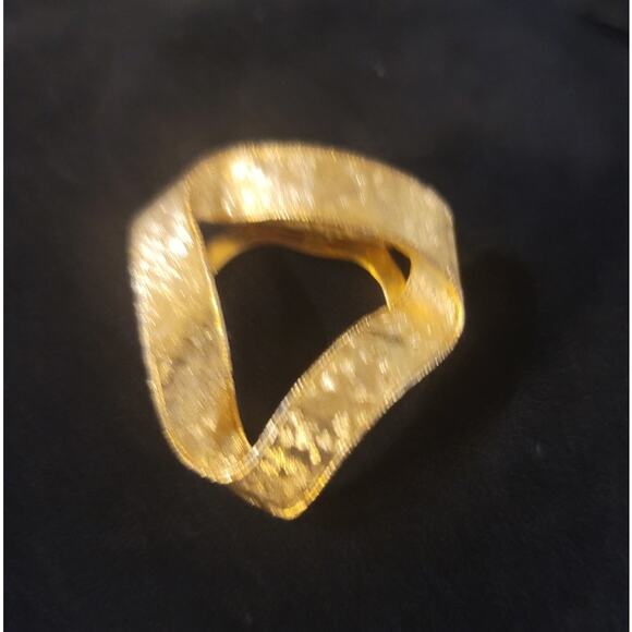 1970s Lieba USA Textured Ribbon Style Gold Tone Scarf Clip - Picture 3 of 3